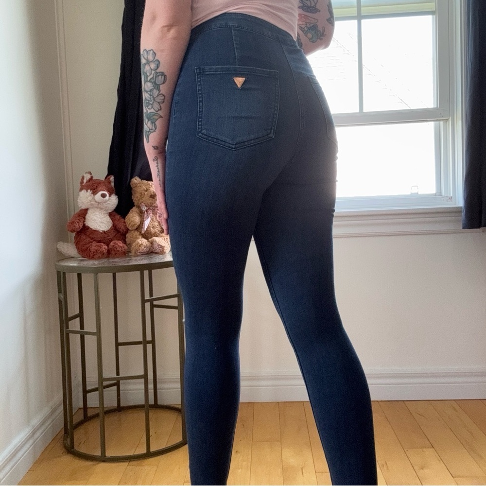 Guess Women’s High Rise Dark Wash Jeggings - Picture 2 of 9
